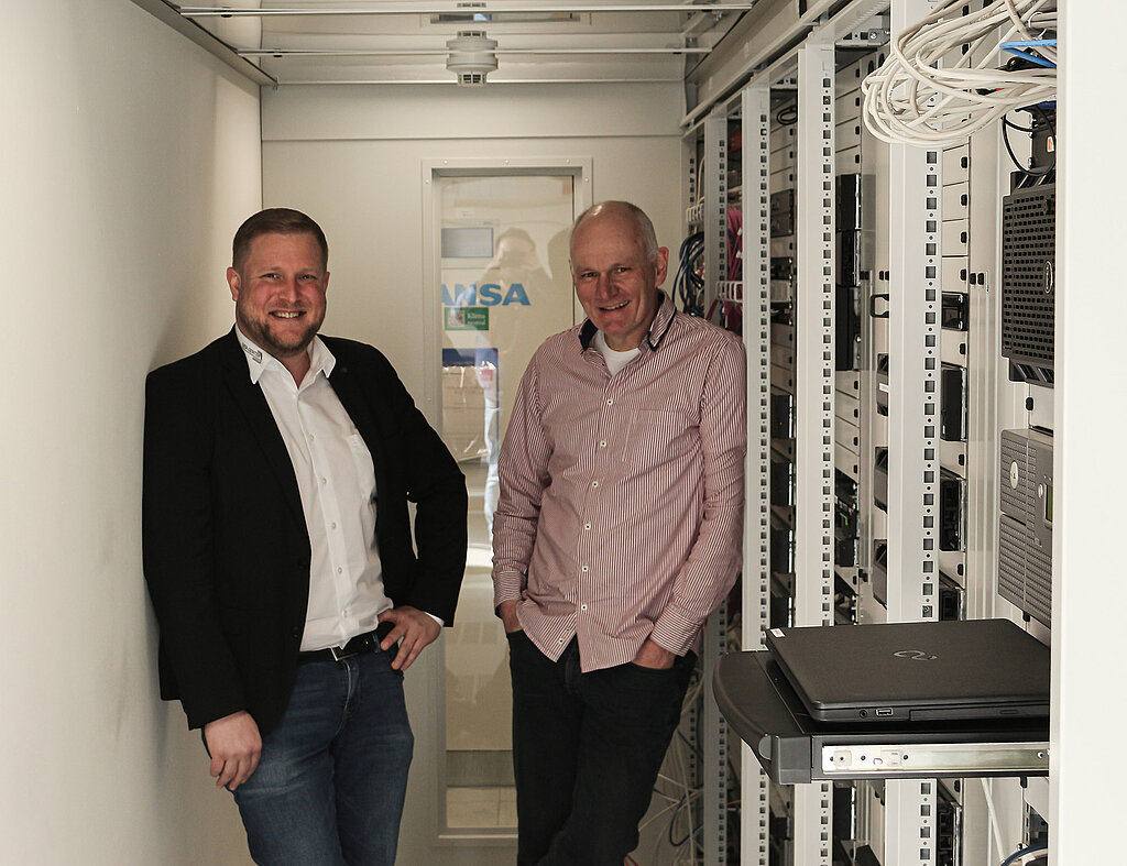 Florian Hammer, Area Sales Manager of DCG and Thomas Limbach, Administrator of the district town Siegburg