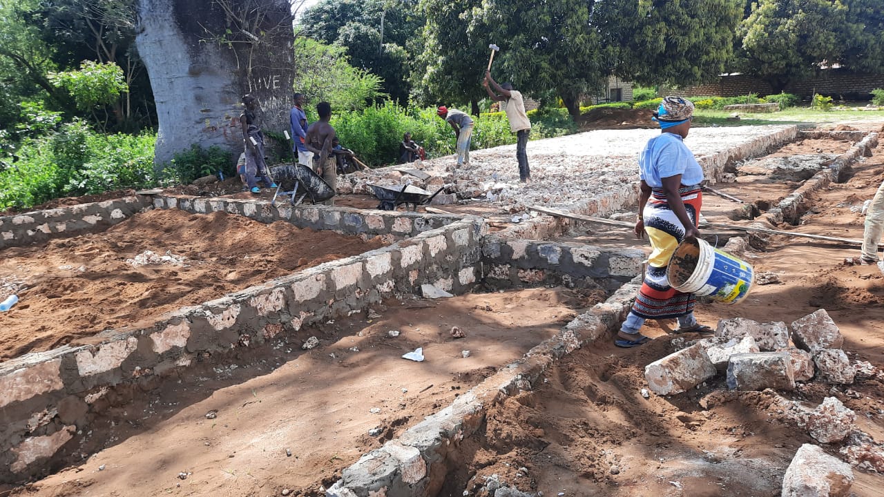 Baustart der Schule in Kidzangoni