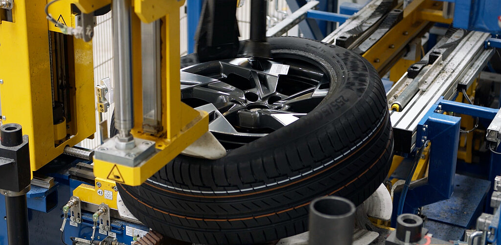 Machine in which a car tire is manufactured