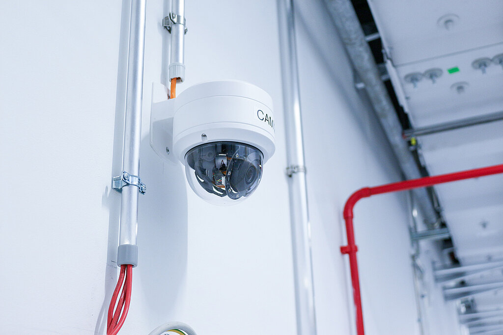 Umfangreiches Sicherheits- und Kontrollsystem mit Videoüberwachungsanlage