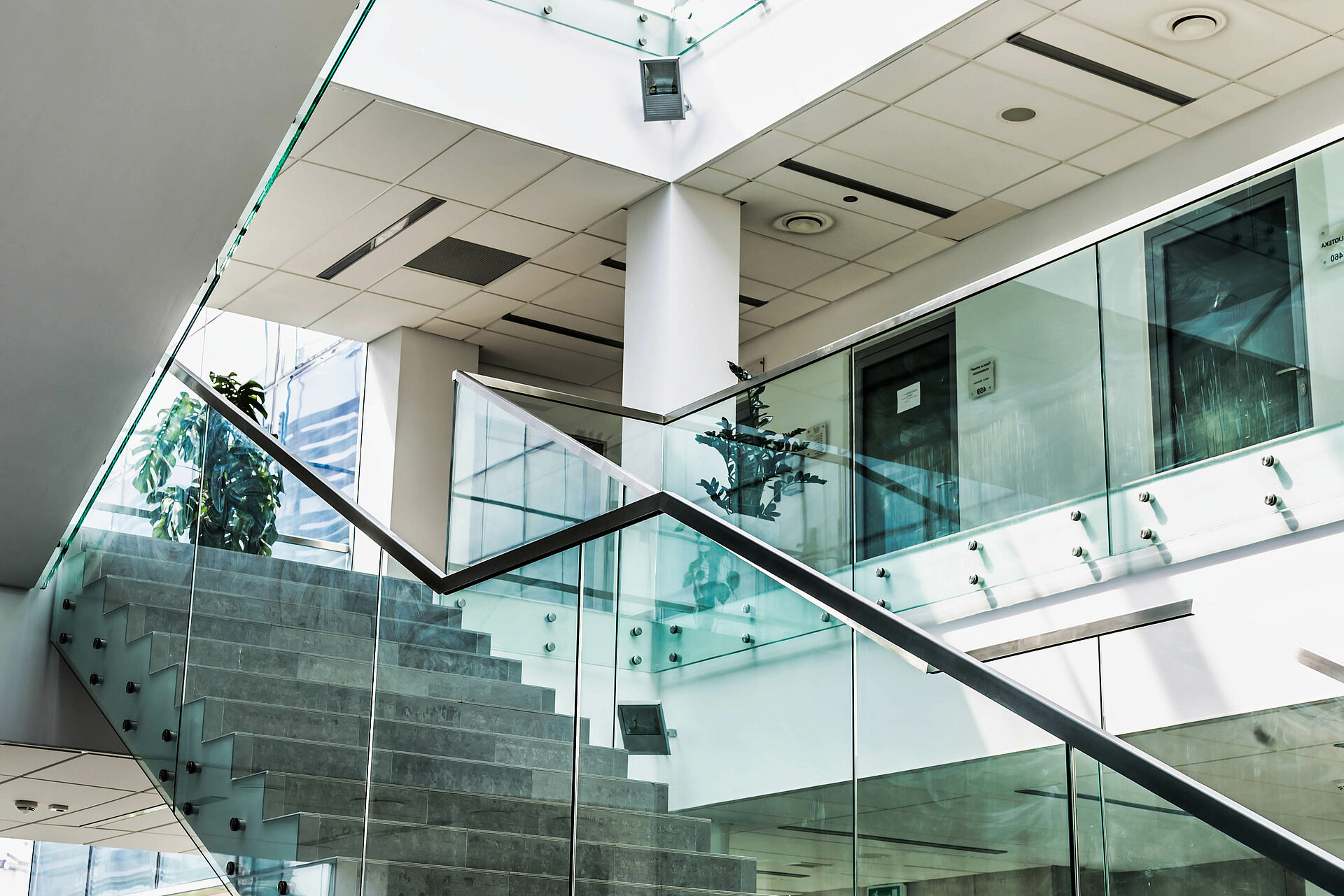 Innenansicht eines leeren Schulgebäudes