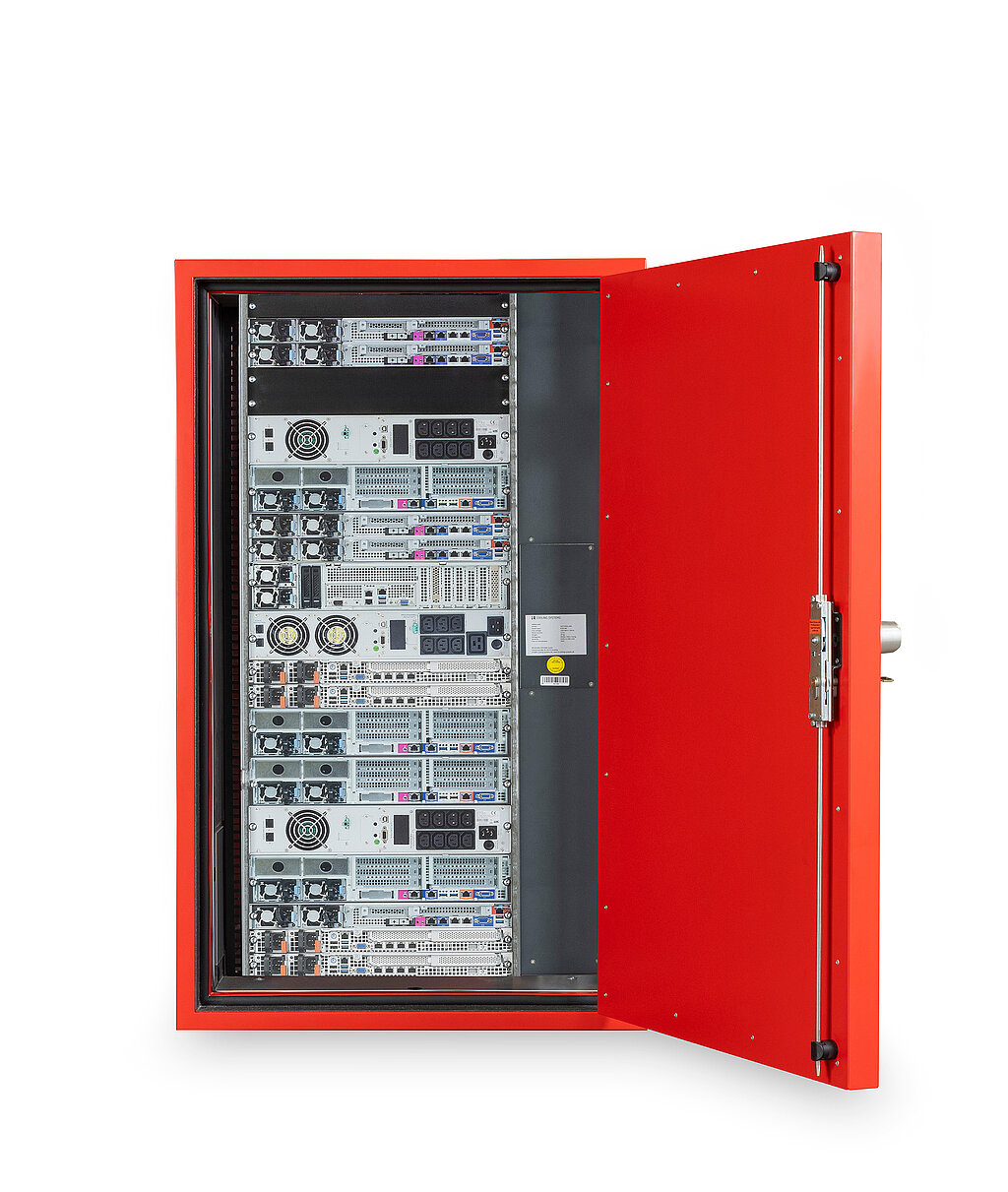 roter DC IT-Safe von der linken Seite geöffnet, innen viele Anschlüsse und Kabel 