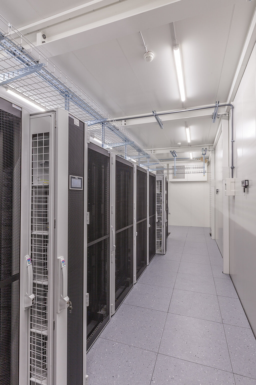 DC IT Room offen, Seitenansicht