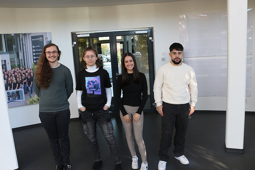 Von links nach rechts: Paul, Melina A., Melina M., Armagan