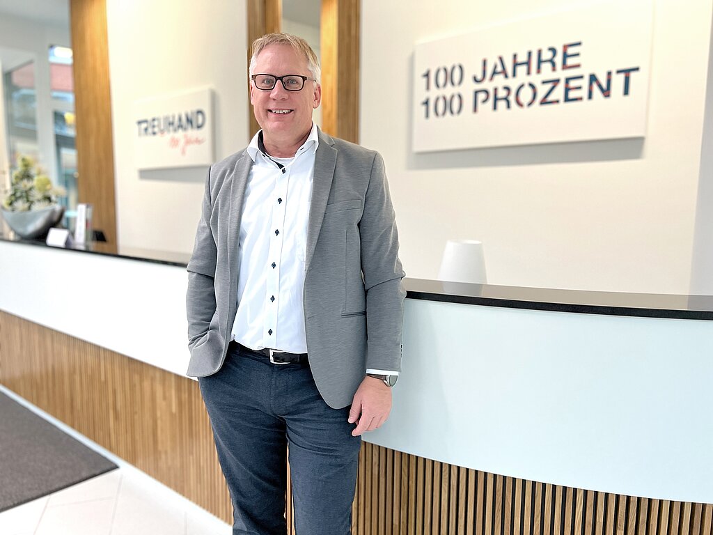 Ralf Feldkamp, IT Manager of Treuhand, in front of the entrance area