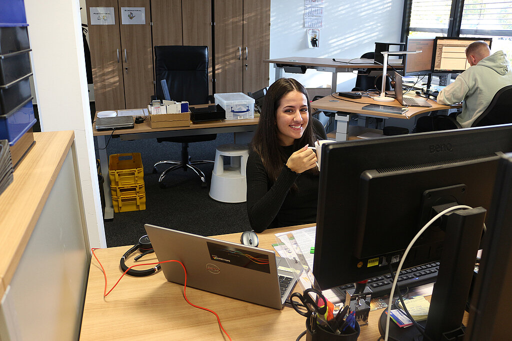 Melina, Auszubildende bei der Arbeit