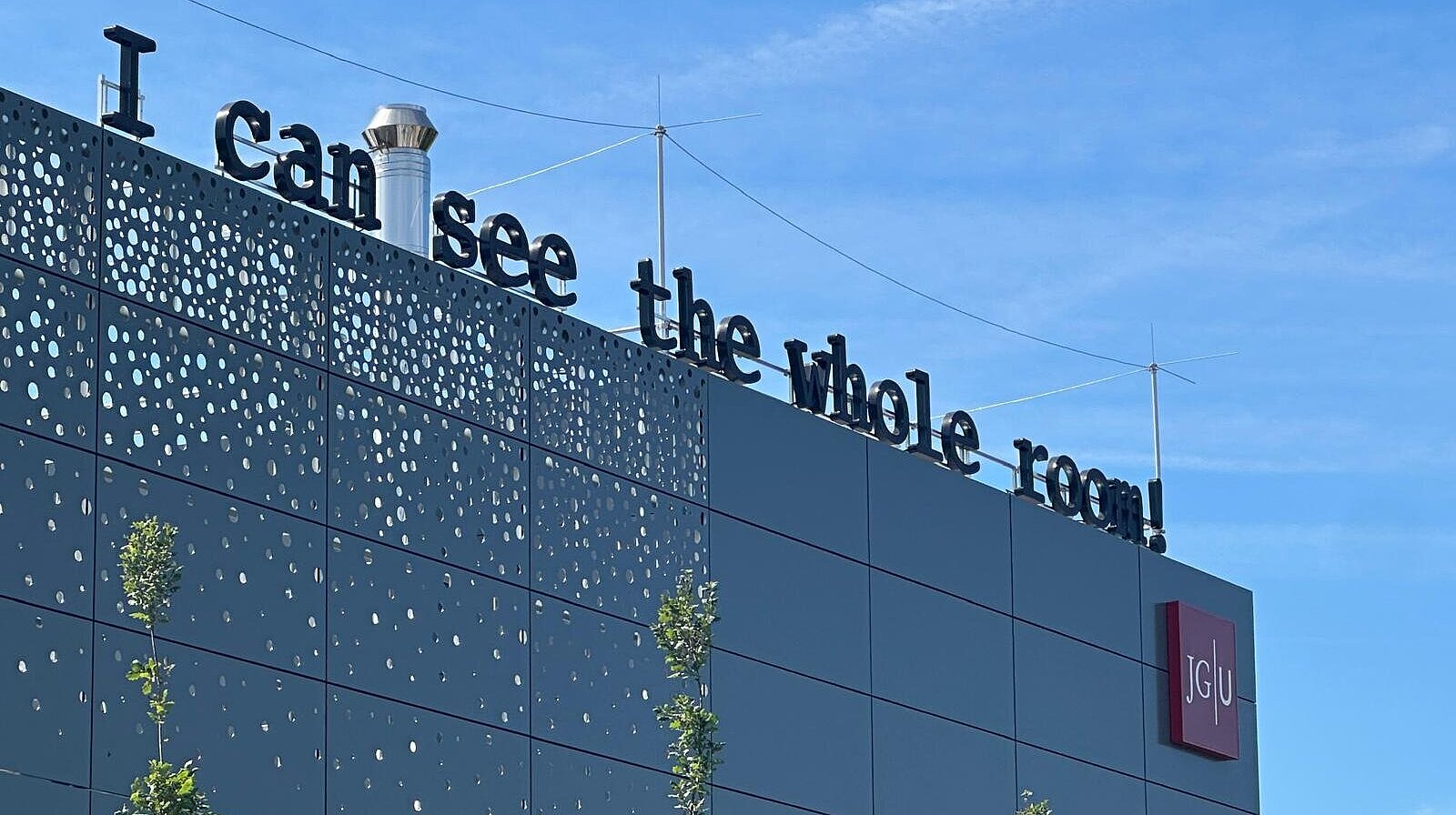 JGU Mainz data center with lettering on the roof