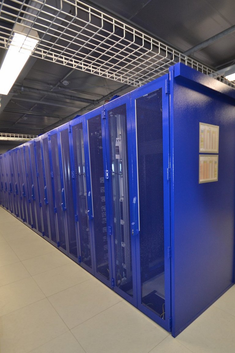 Blaue Serverschränke