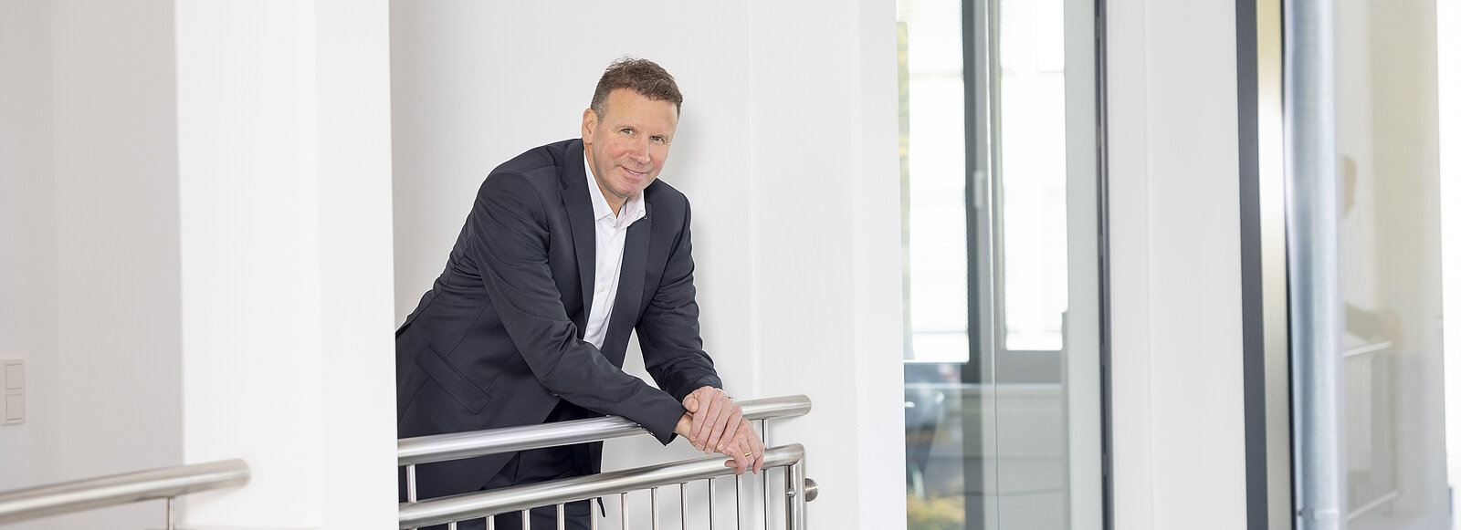 Managing Director Ralf Siefen in the foyer of the Data Center Group headquarters