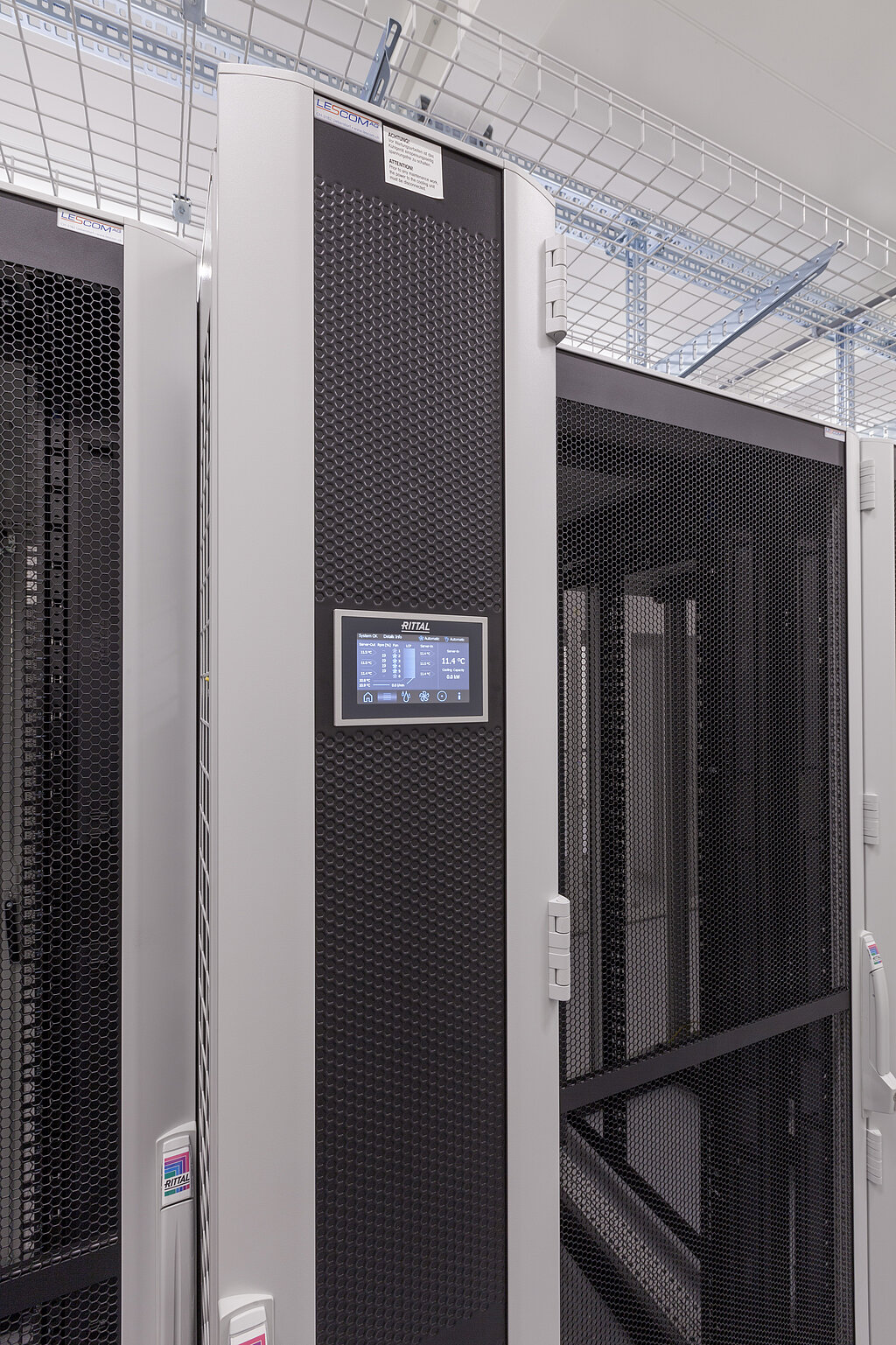 Sicherheitstür und -einrichtung in schwarz