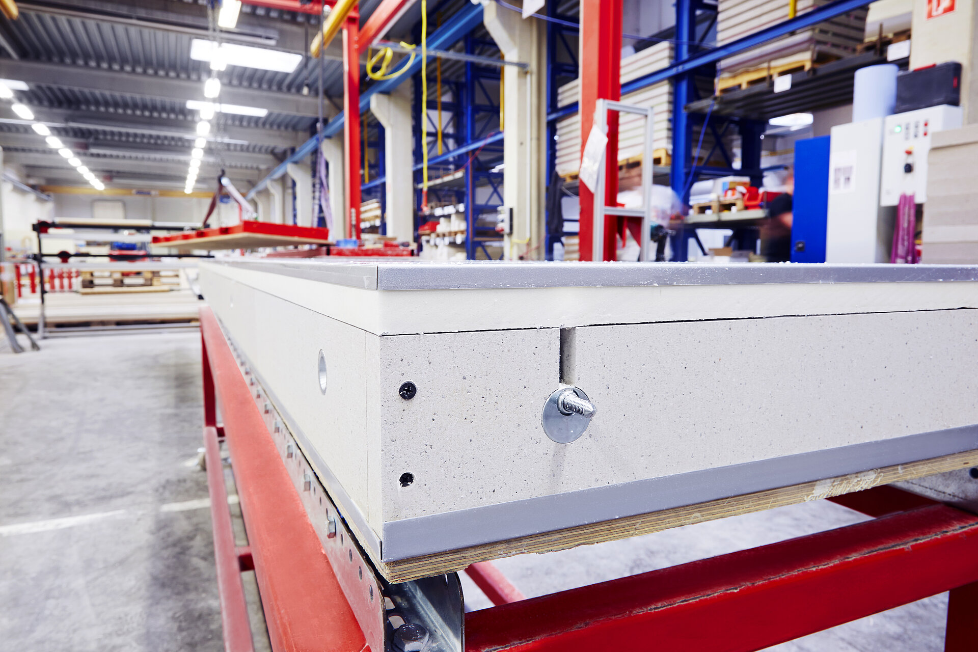 Werk, in dem Bauteile verarbeitet werden