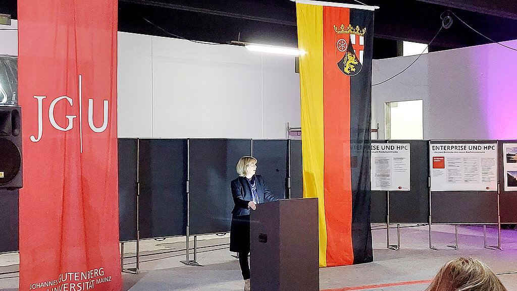 Frau Doris Ahnen, Bau- und Finanzministerin des Landes Rheinland-Pfalz