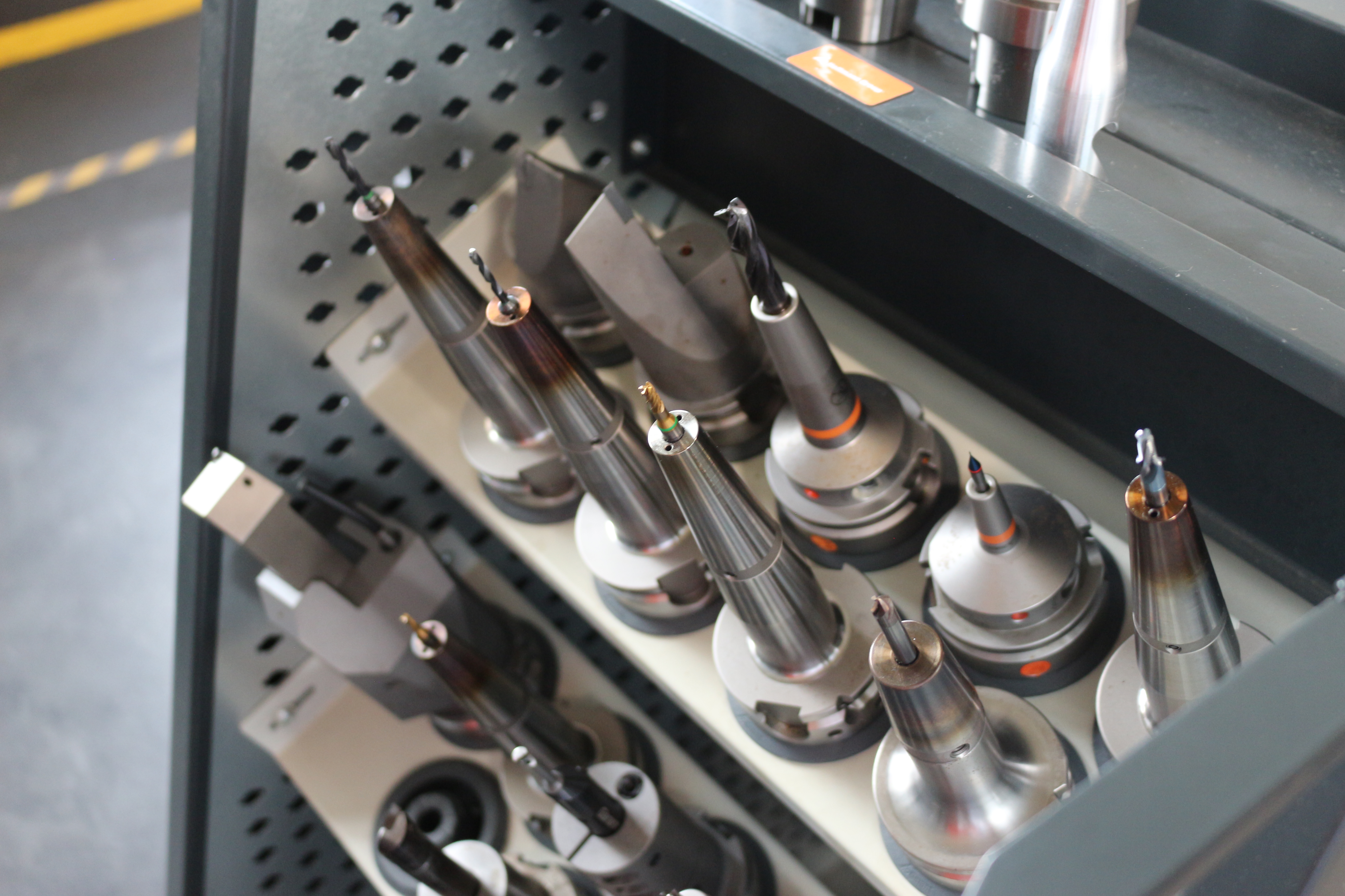 Verschiedene Aufsätze von Schrauben